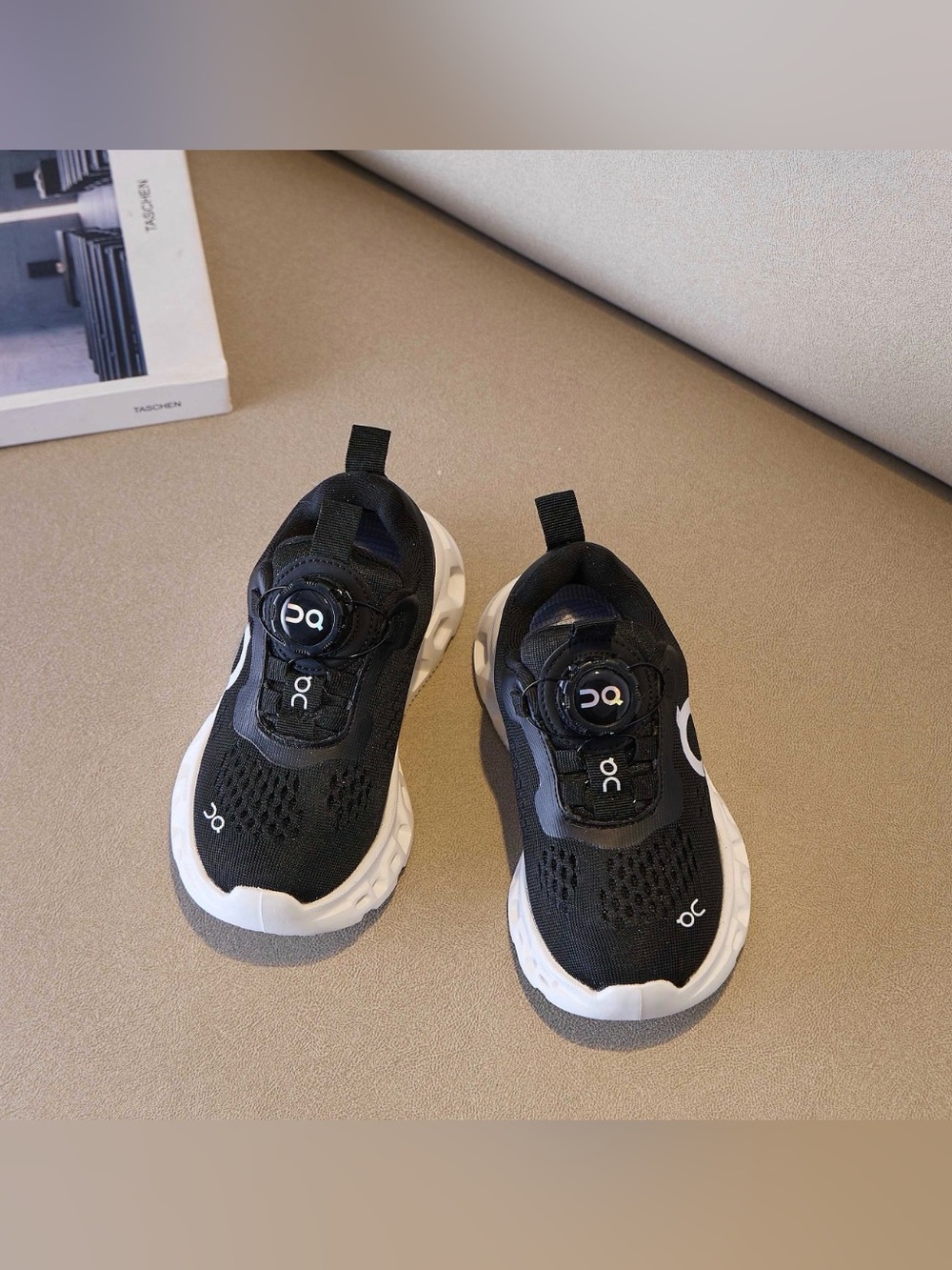 On Running Kids cloud X Black and White Cloud-inspired
Sneakers🙋🏻‍♀️🙋🏻(SIZE 9C) - Picture 2 of 4